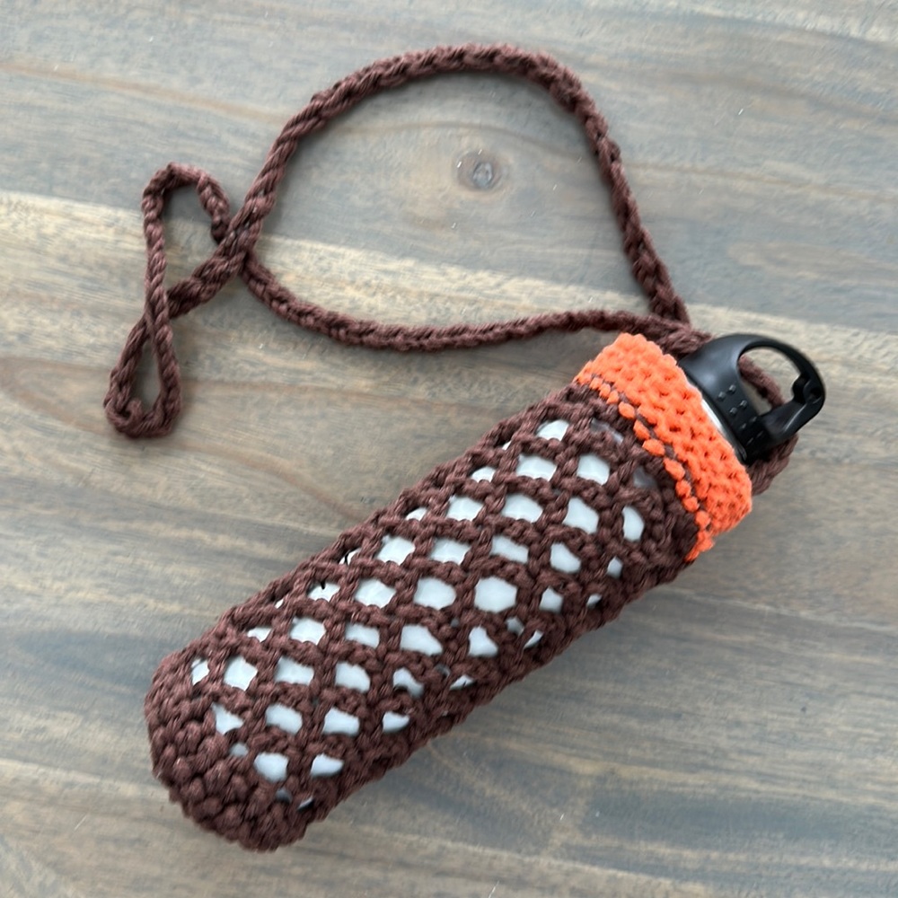 UNISEX Beautiful crochet hand-made shoulder bottle carrier. 100 % cotton.